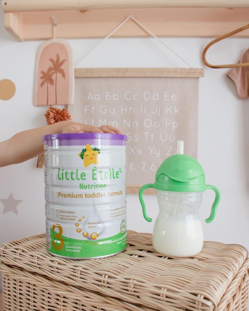 Little Étoile Nutrition Premium Toddler Formula can with baby bottle – ideal for nutritious toddler feeding
