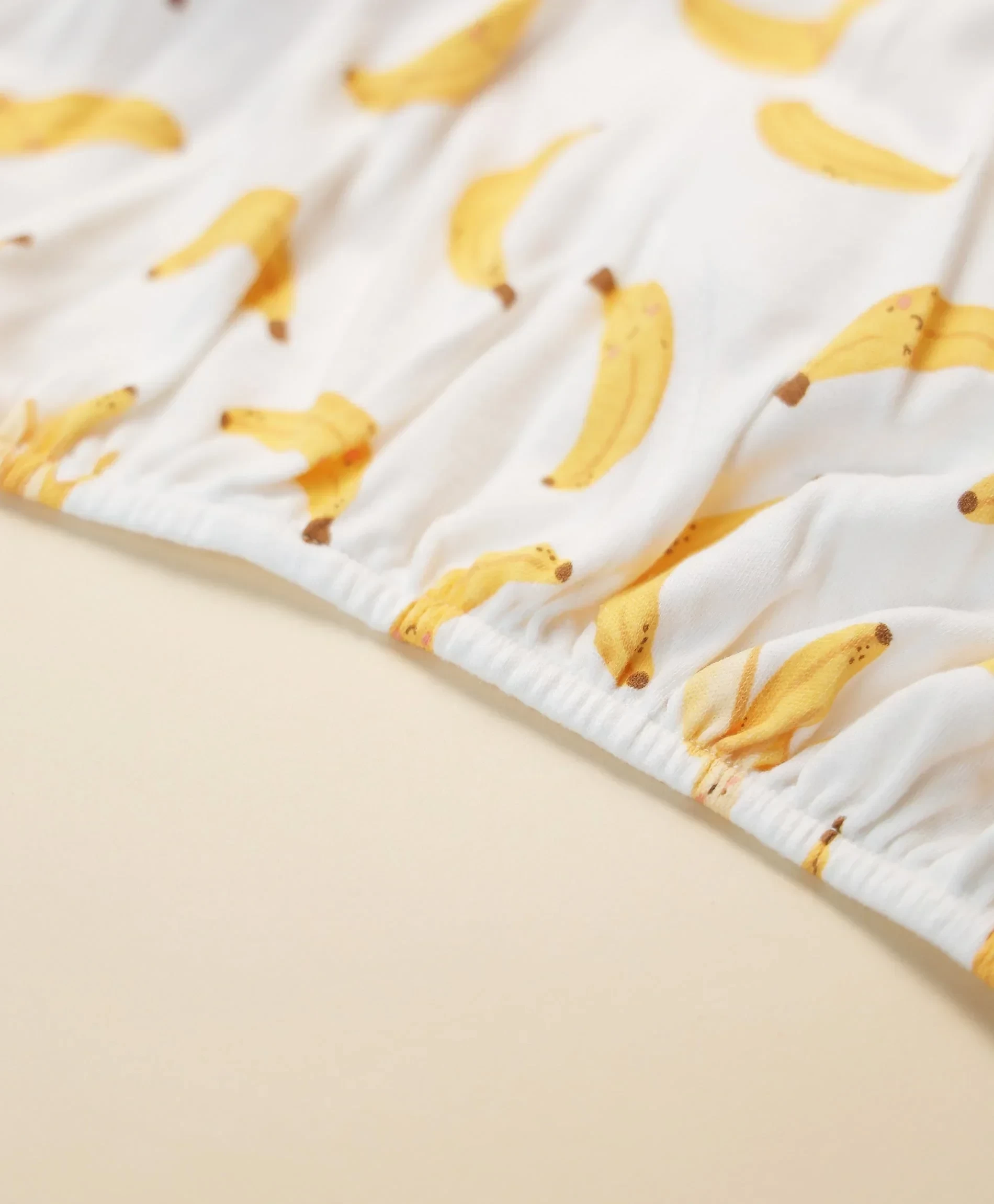 Cot sheets with banana print