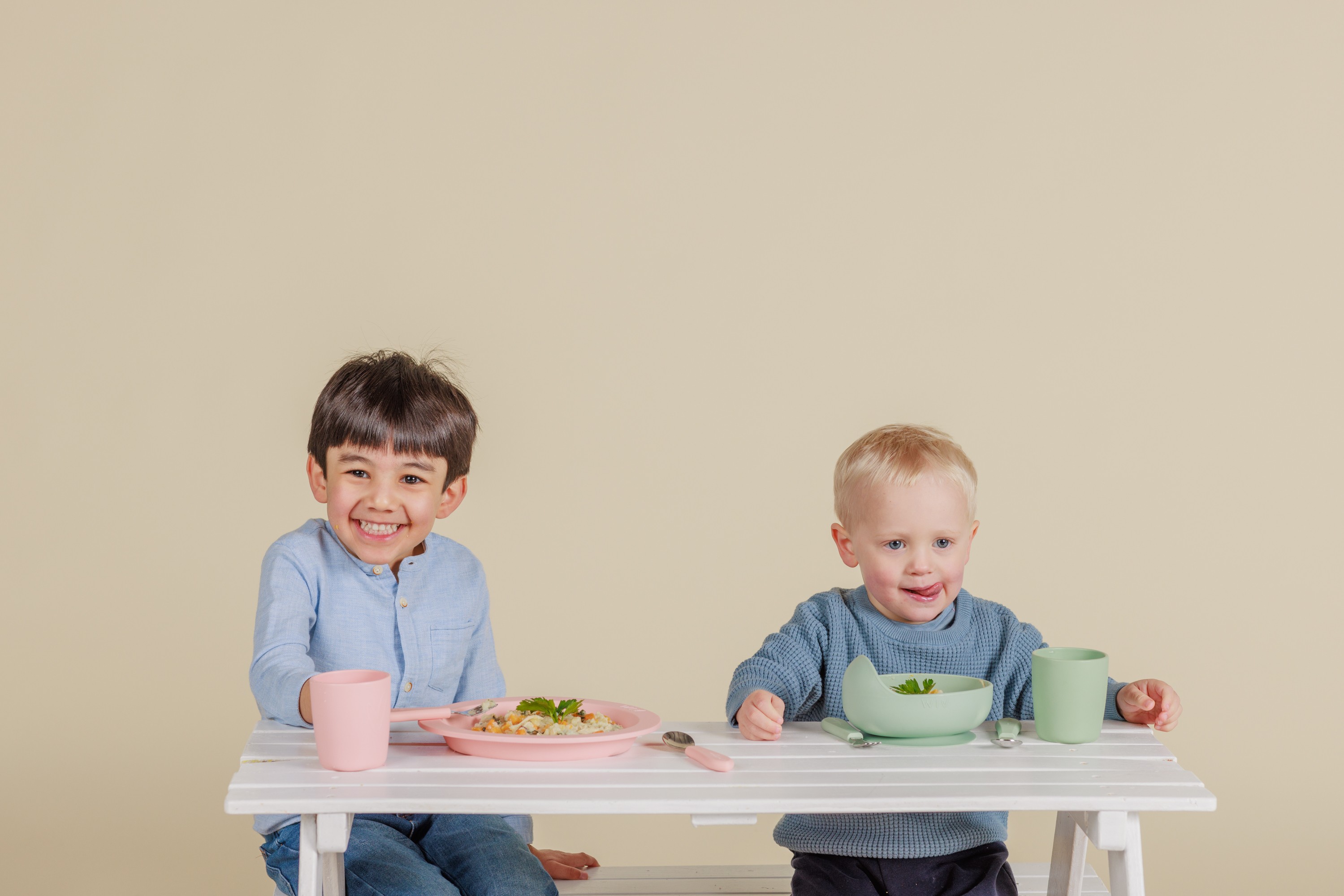 2 toddlers enjoying their meal using Audrey and Alfie Best Feeding Essential, perfect for mealtime.