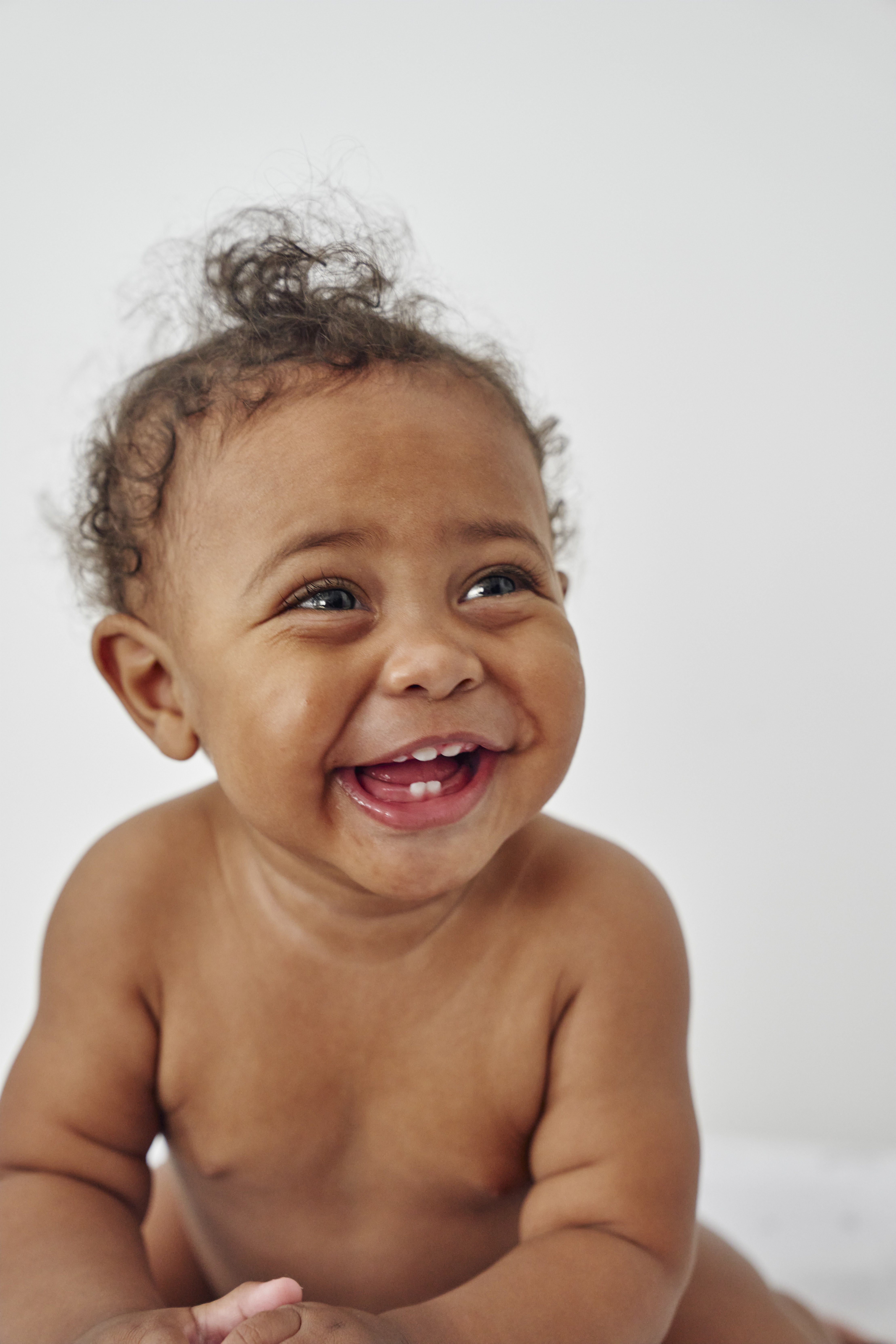 Smiling baby with Mamave Bubba Baby Body Wash during bath time