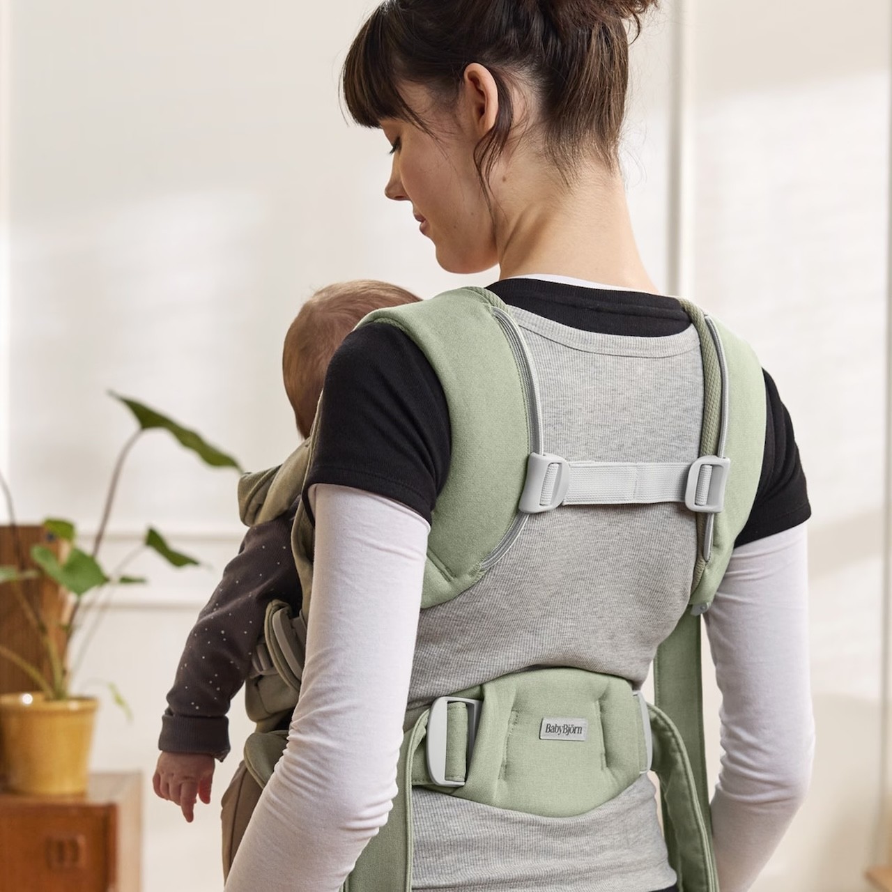 the back of the baby carrier hold