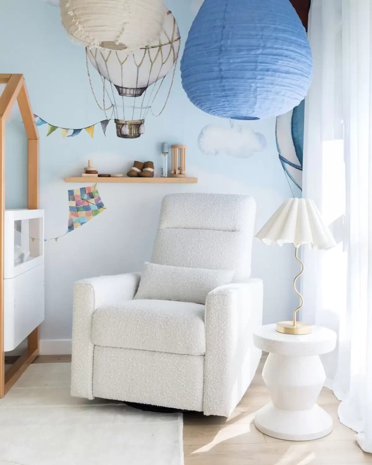 a nursing chair, a great choice for your baby registry