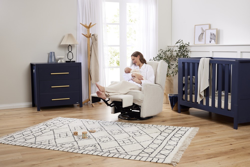 Best nursery rocking chair by iltutto – mum breastfeeding her newborn in the Chelsea Glider Egg Shell