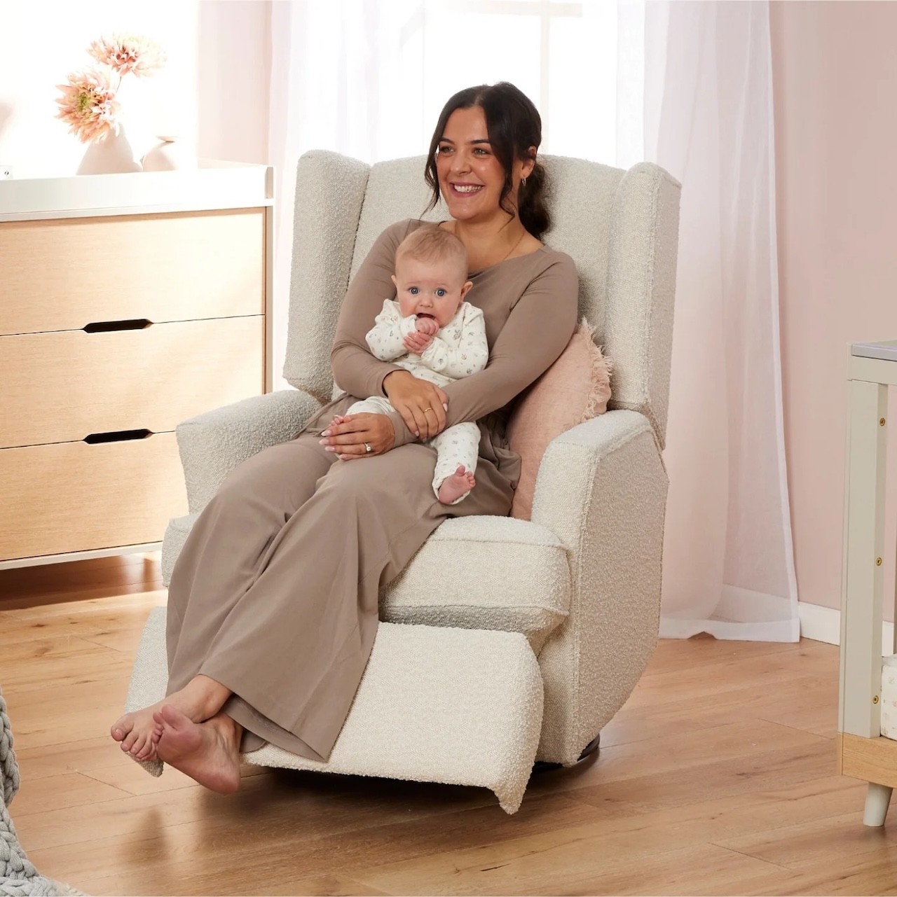 Imgi 129 7quinn Electric Recliner Glider Nursery Chair Vanilla Boucle 85828fbf 9e45 48d3 8609 Dc0b63765782