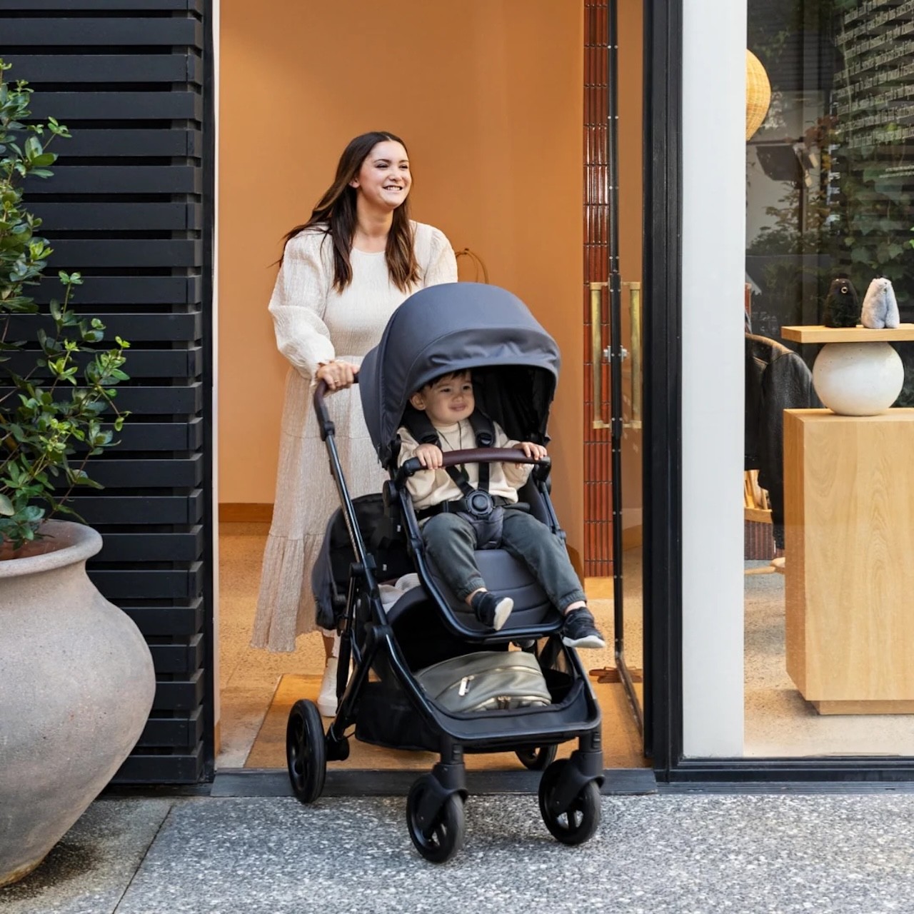 Edwards & Co Olive Pram