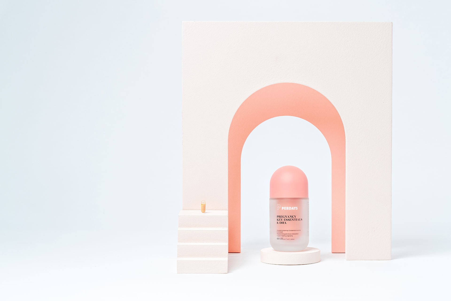 Best prenatal vitamins and postnatal vitamins displayed on a blue background – top-rated supplements for pregnancy health