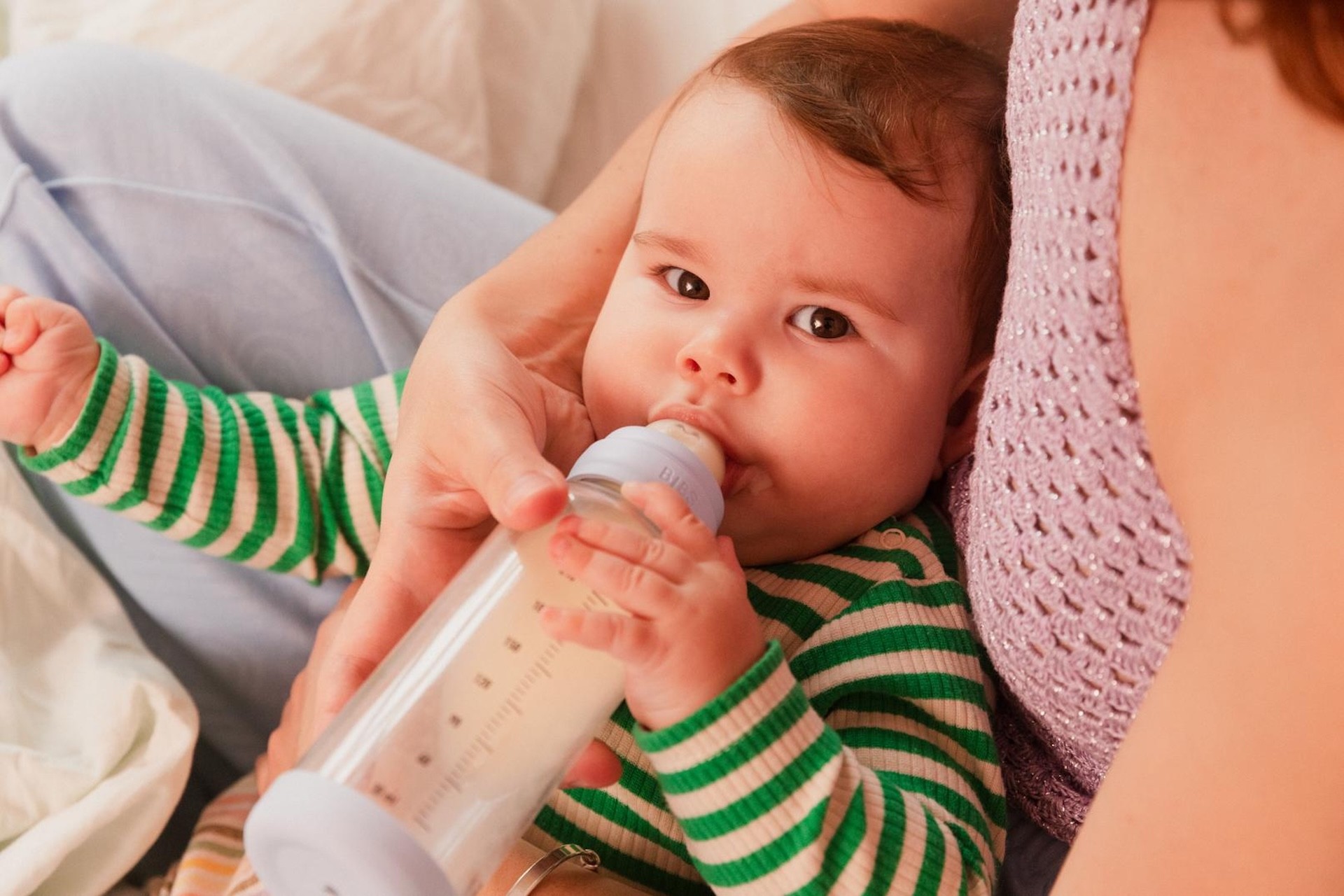 A baby using the BIBS glass baby bottle
