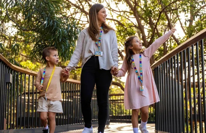 taronga zoo membership gift, a family at the zoo