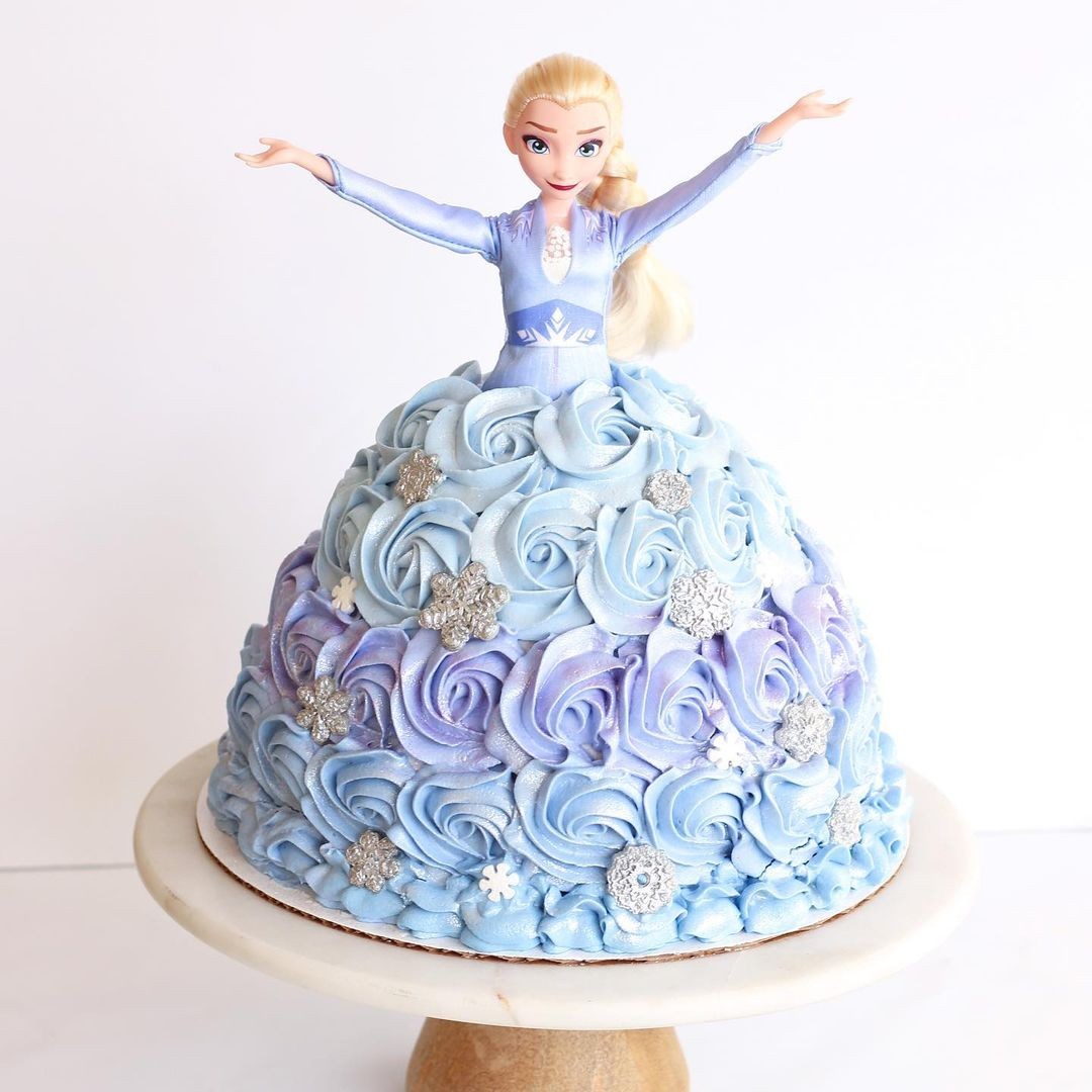 frozen spiral cake | A Frozen/Elsa themed tiered spiral cake… | Flickr