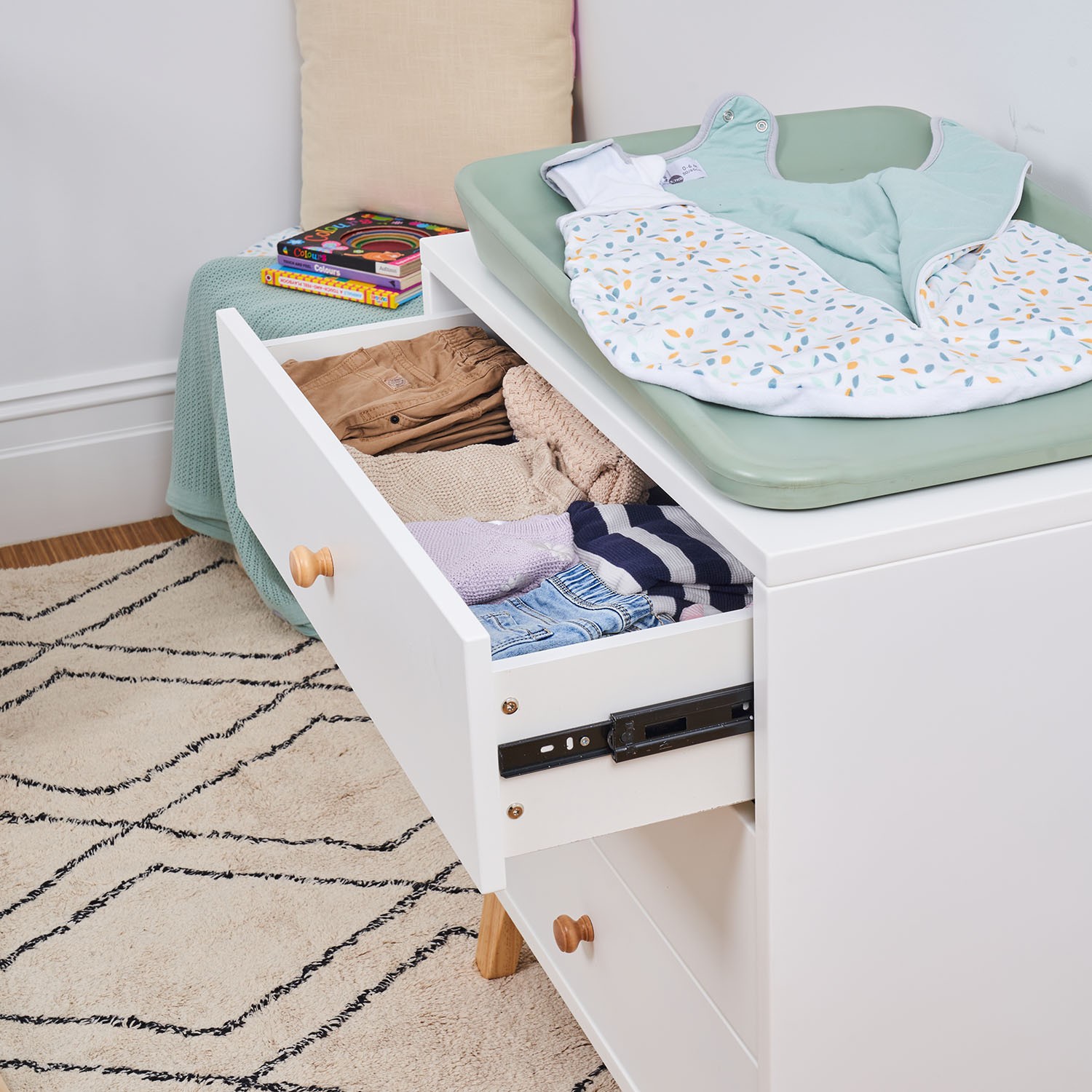 Grotime 33140 Lincoln Chest White Natural Lifestyle 2